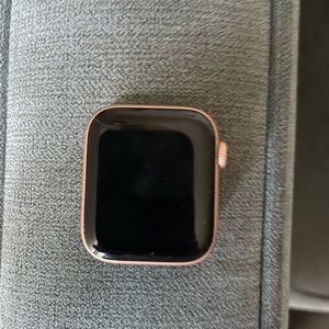 Great condition rose gold 42 mm Apple I watch series 4 w/o band